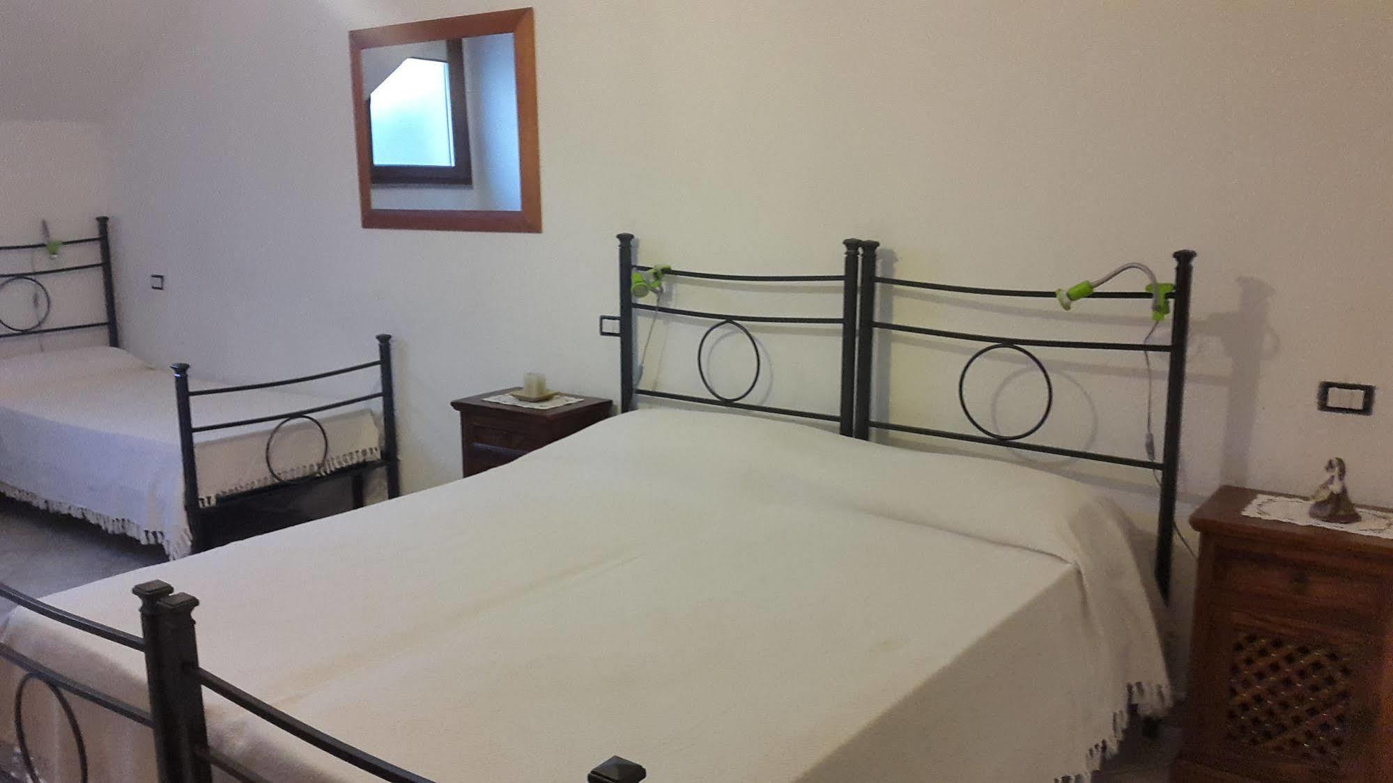 Affittacamere Peonia Oliena Εξωτερικό φωτογραφία