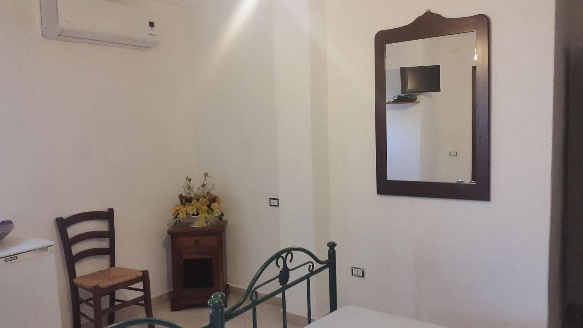 Affittacamere Peonia Oliena Εξωτερικό φωτογραφία
